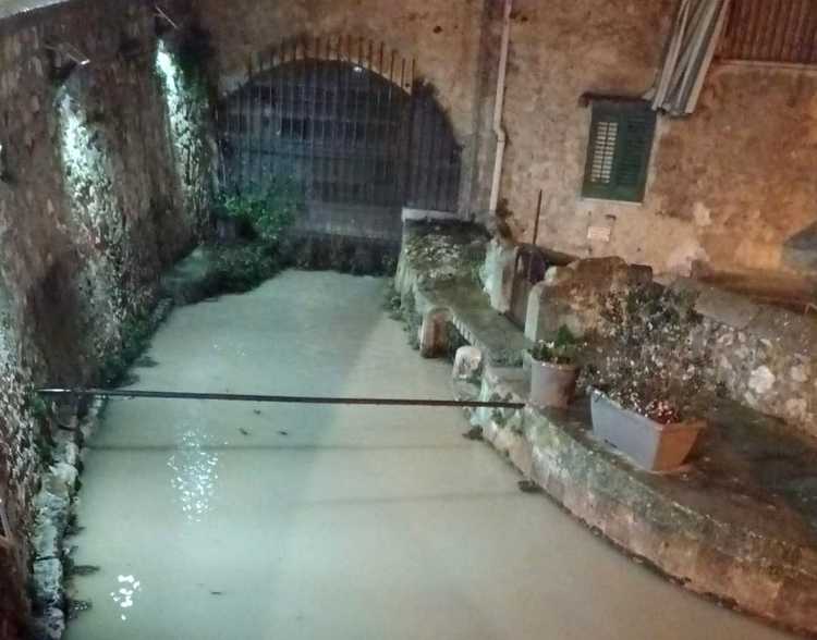 Allarme acqua torbida ad Altofonte: sospesa l'erogazione della sorgente Santa Maria